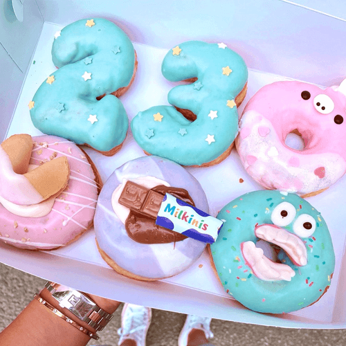 Birthday box – krofna u obliku broja