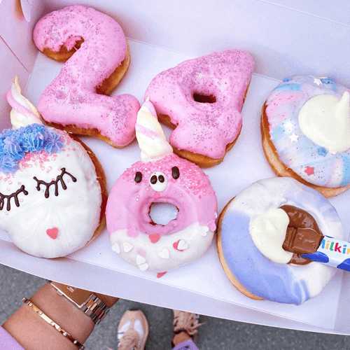 Birthday box – krofna u obliku broja