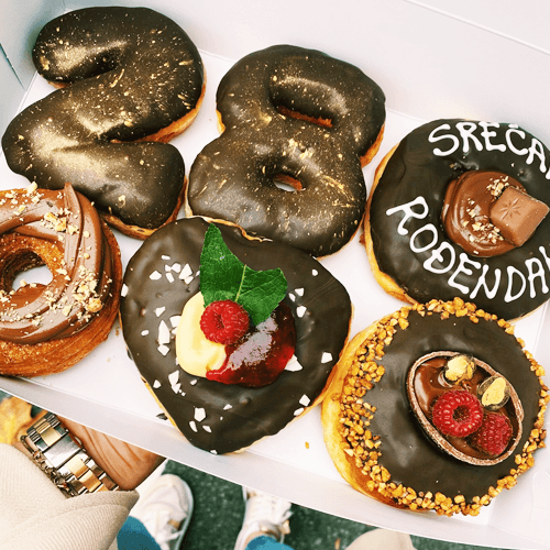Birthday box – krofna u obliku broja