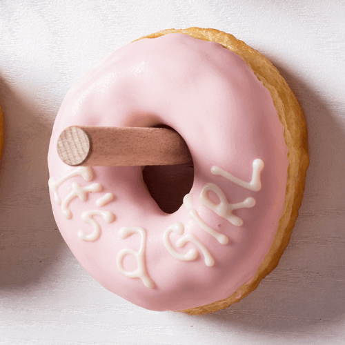 Drveni zid sa krofnama