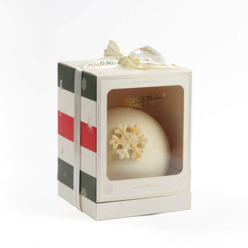 Bela novogodišnja kugla